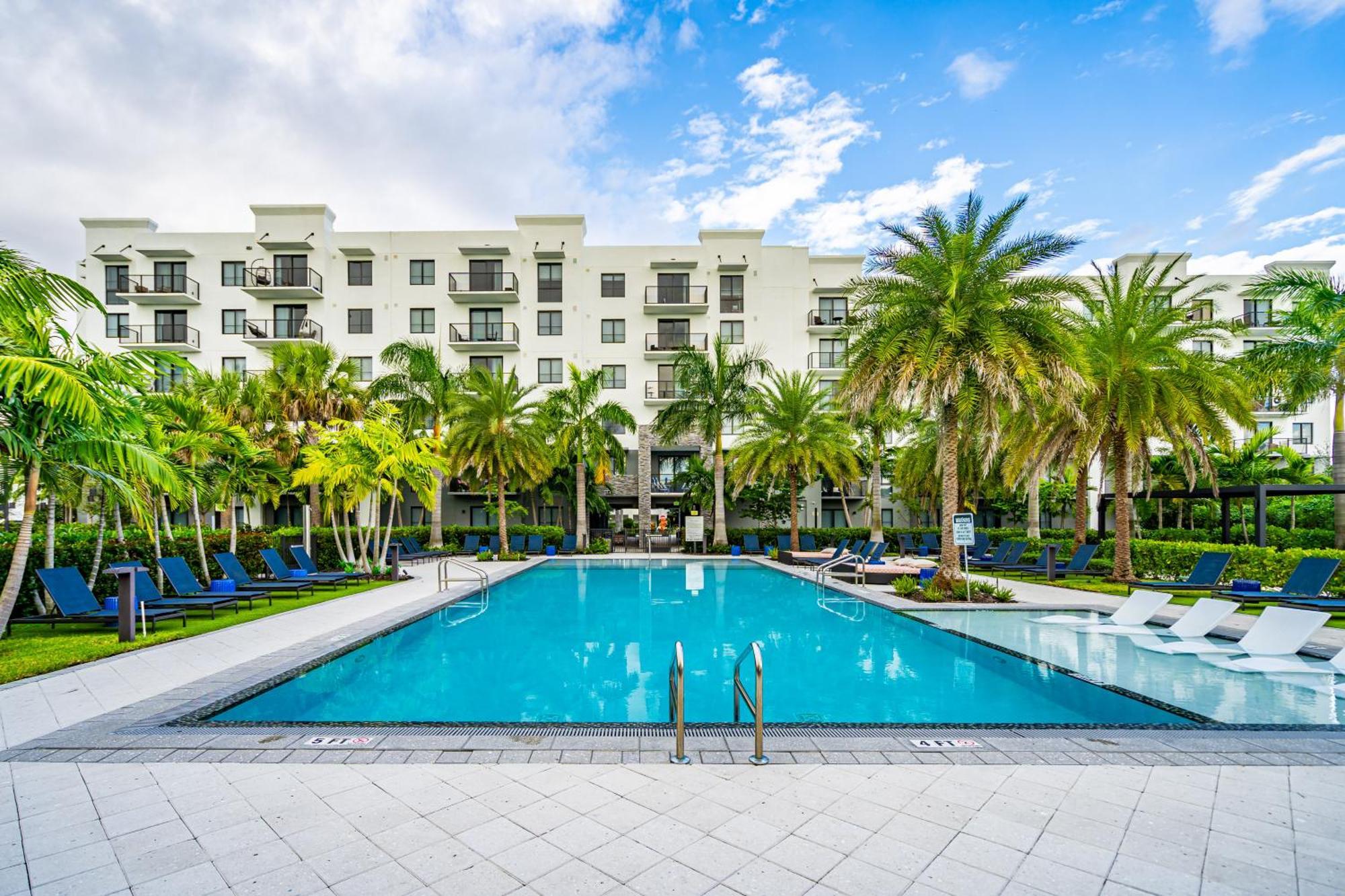 Amazing 2 Bedroom Unit In Doral Miami With Free Parking 하이얼리어 가든스 외부 사진