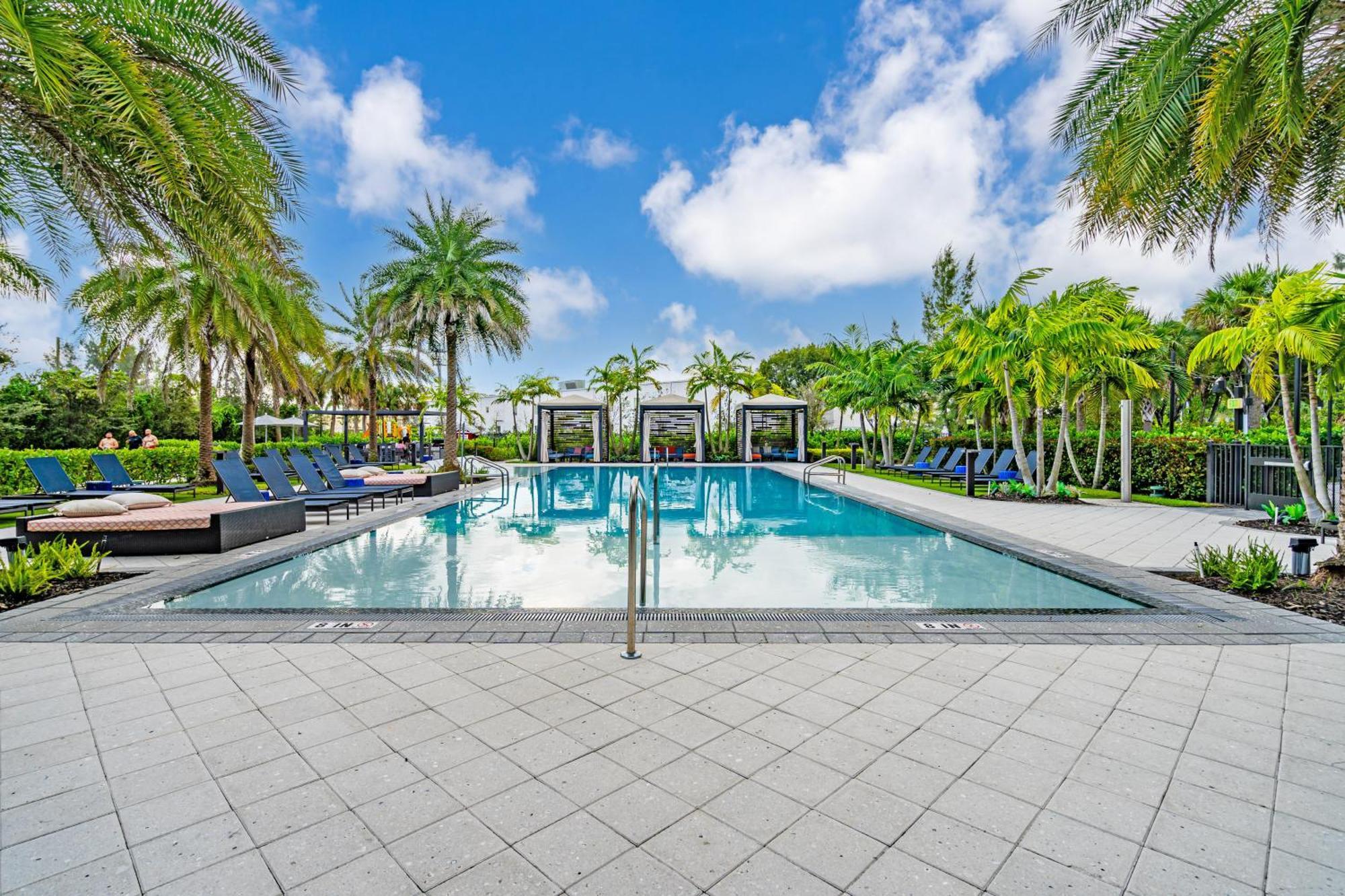 Amazing 2 Bedroom Unit In Doral Miami With Free Parking 하이얼리어 가든스 외부 사진