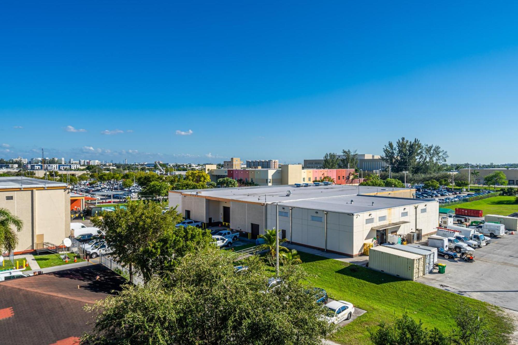 Amazing 2 Bedroom Unit In Doral Miami With Free Parking 하이얼리어 가든스 외부 사진