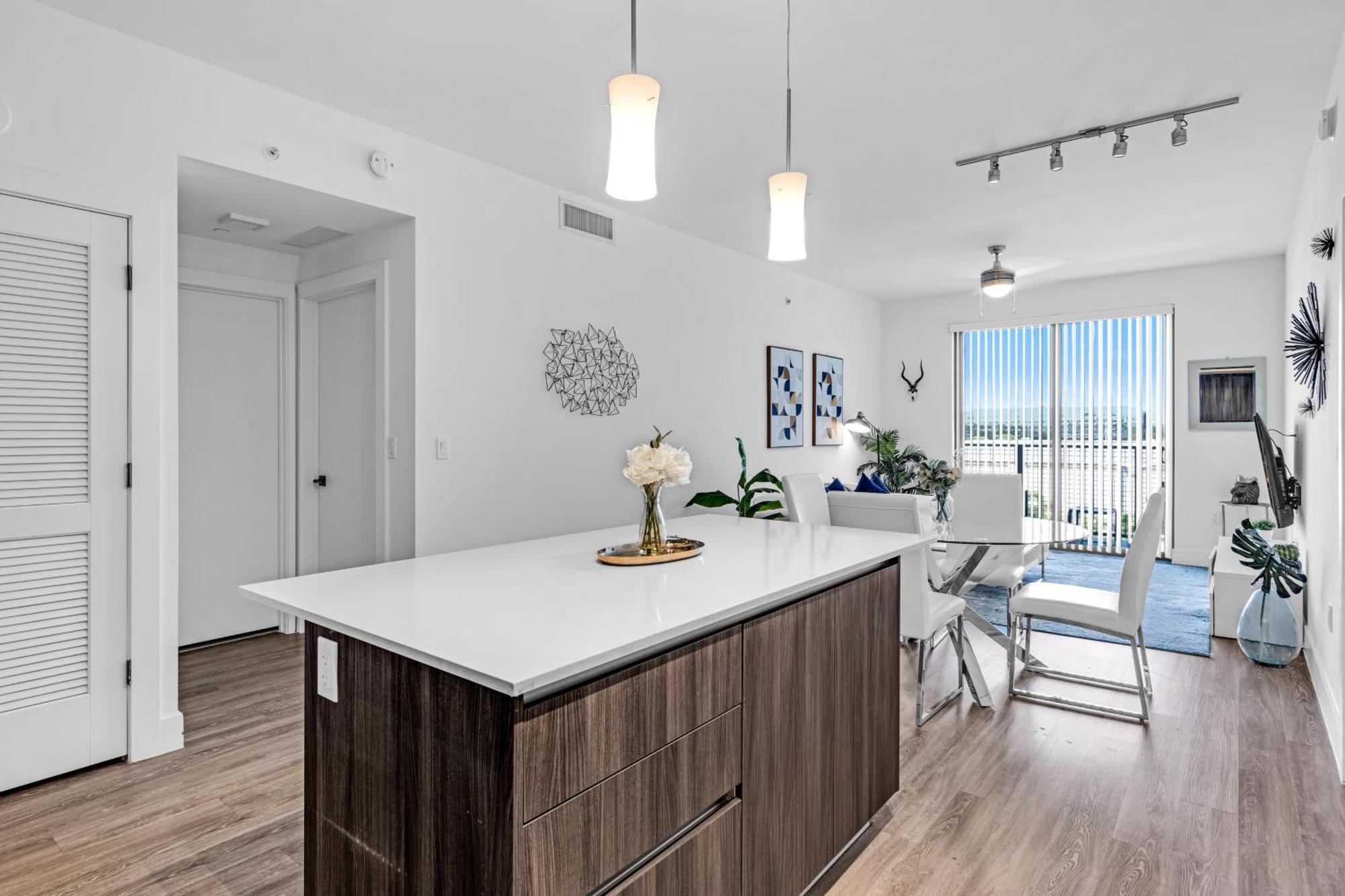 Amazing 2 Bedroom Unit In Doral Miami With Free Parking 하이얼리어 가든스 외부 사진