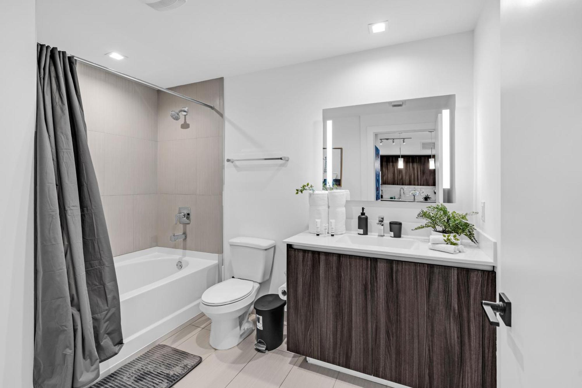Amazing 2 Bedroom Unit In Doral Miami With Free Parking 하이얼리어 가든스 외부 사진