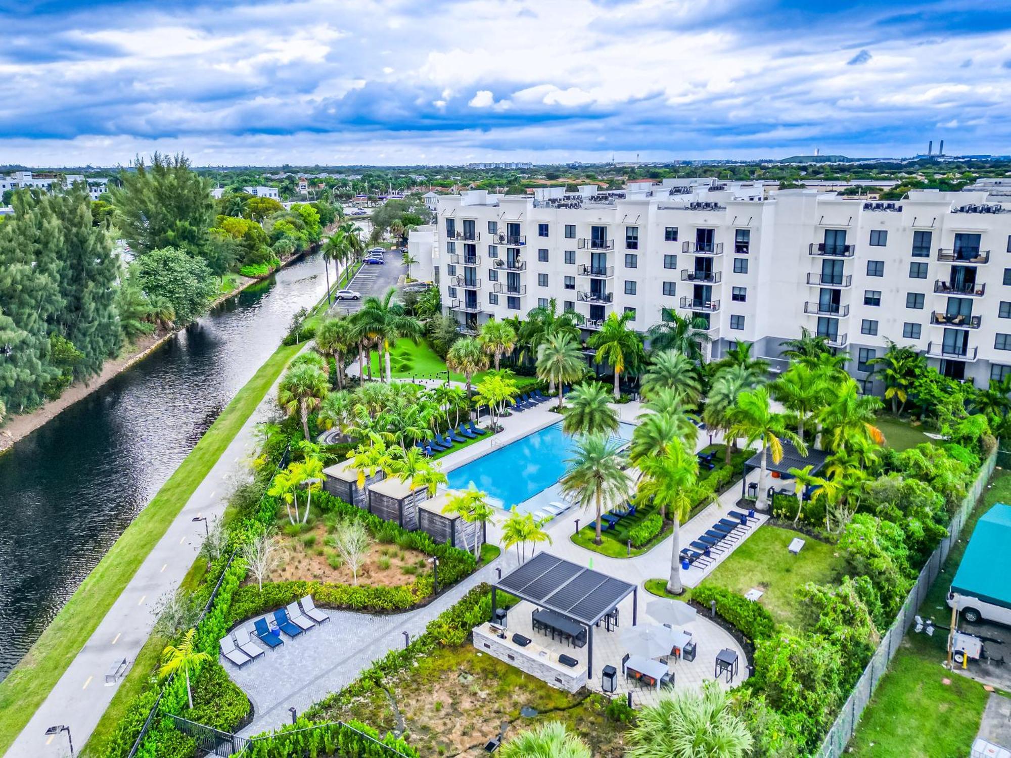 Amazing 2 Bedroom Unit In Doral Miami With Free Parking 하이얼리어 가든스 외부 사진