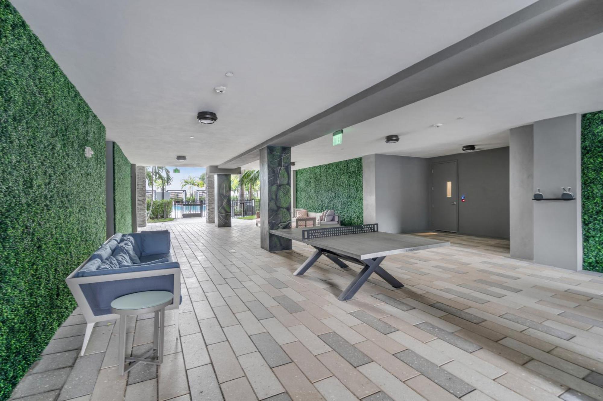 Amazing 2 Bedroom Unit In Doral Miami With Free Parking 하이얼리어 가든스 외부 사진