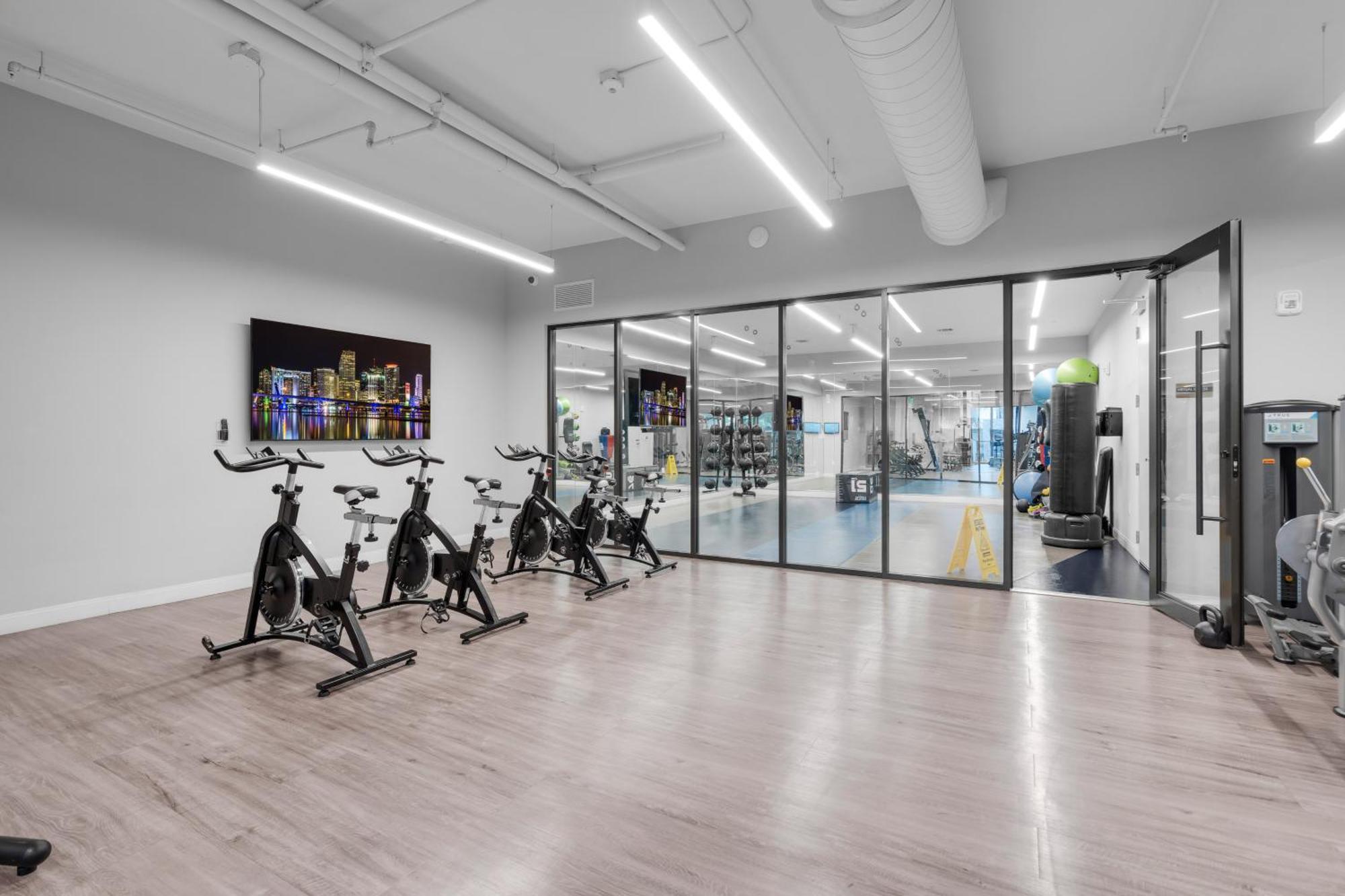 Amazing 2 Bedroom Unit In Doral Miami With Free Parking 하이얼리어 가든스 외부 사진